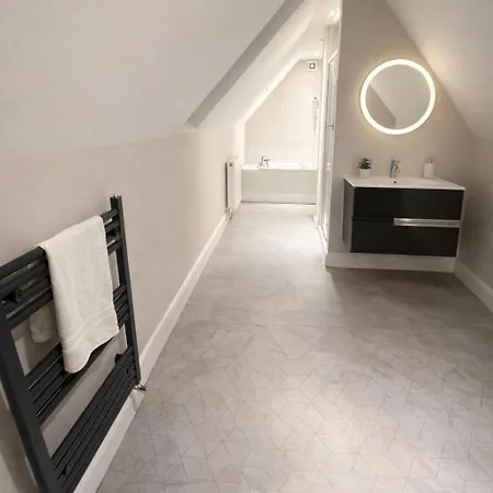 5 Bedroom Town بيت للعطل *